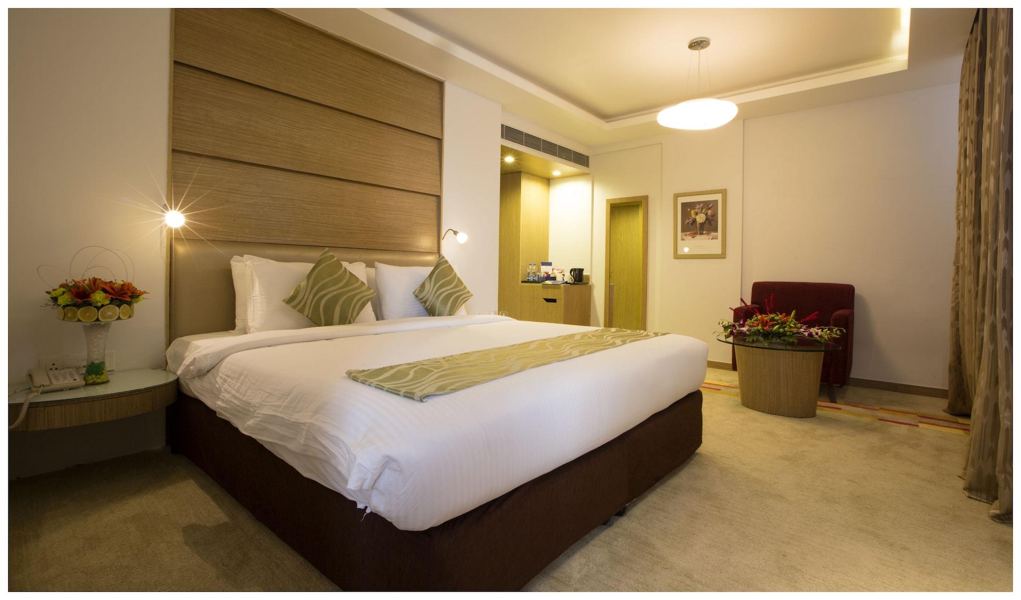 Tulip Inn Bangalore Bagian luar foto