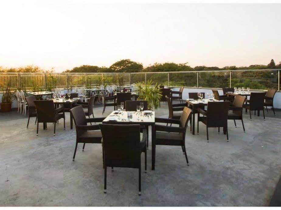 Tulip Inn Bangalore Bagian luar foto