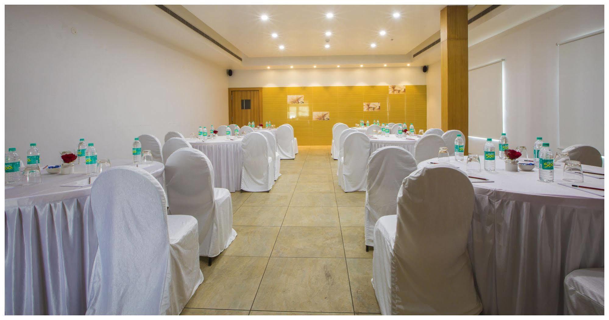 Tulip Inn Bangalore Bagian luar foto