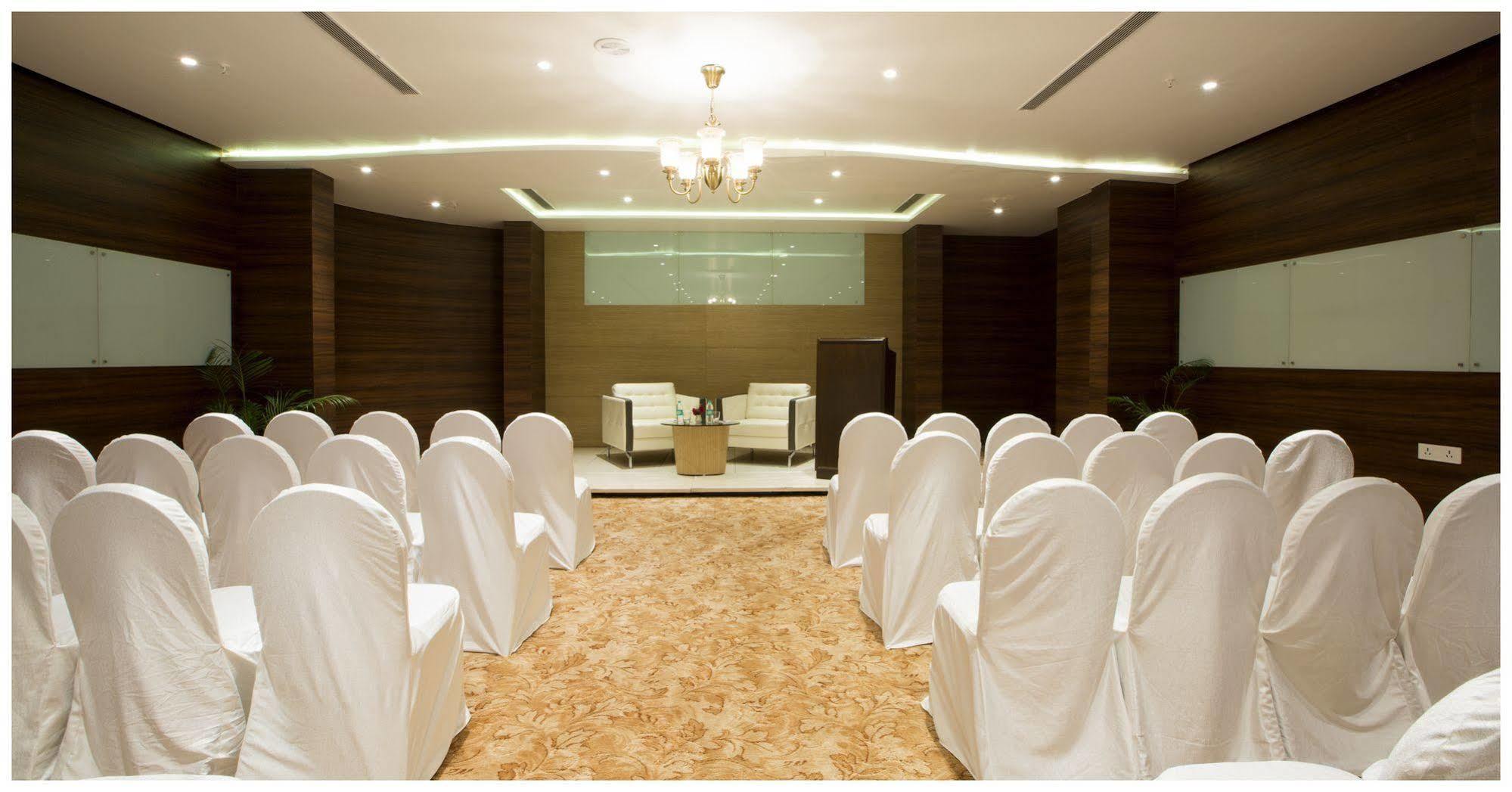 Tulip Inn Bangalore Bagian luar foto